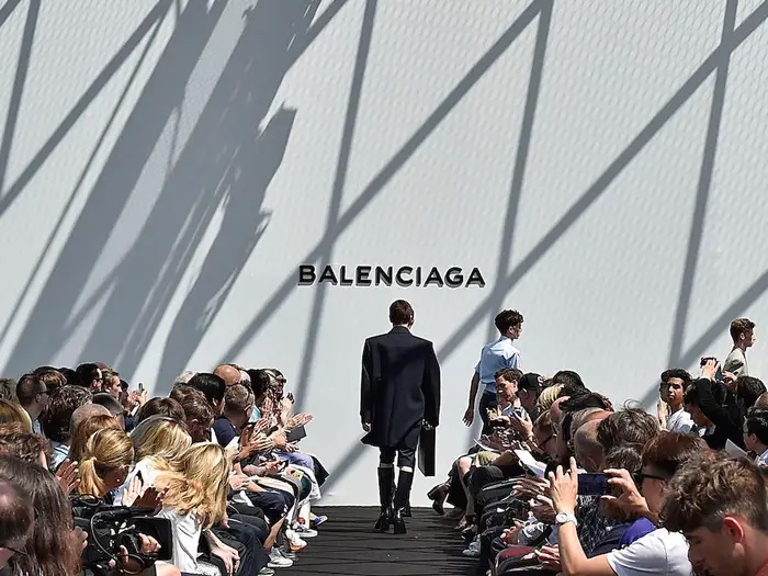 Balenciaga: Ikona mody i innowacji